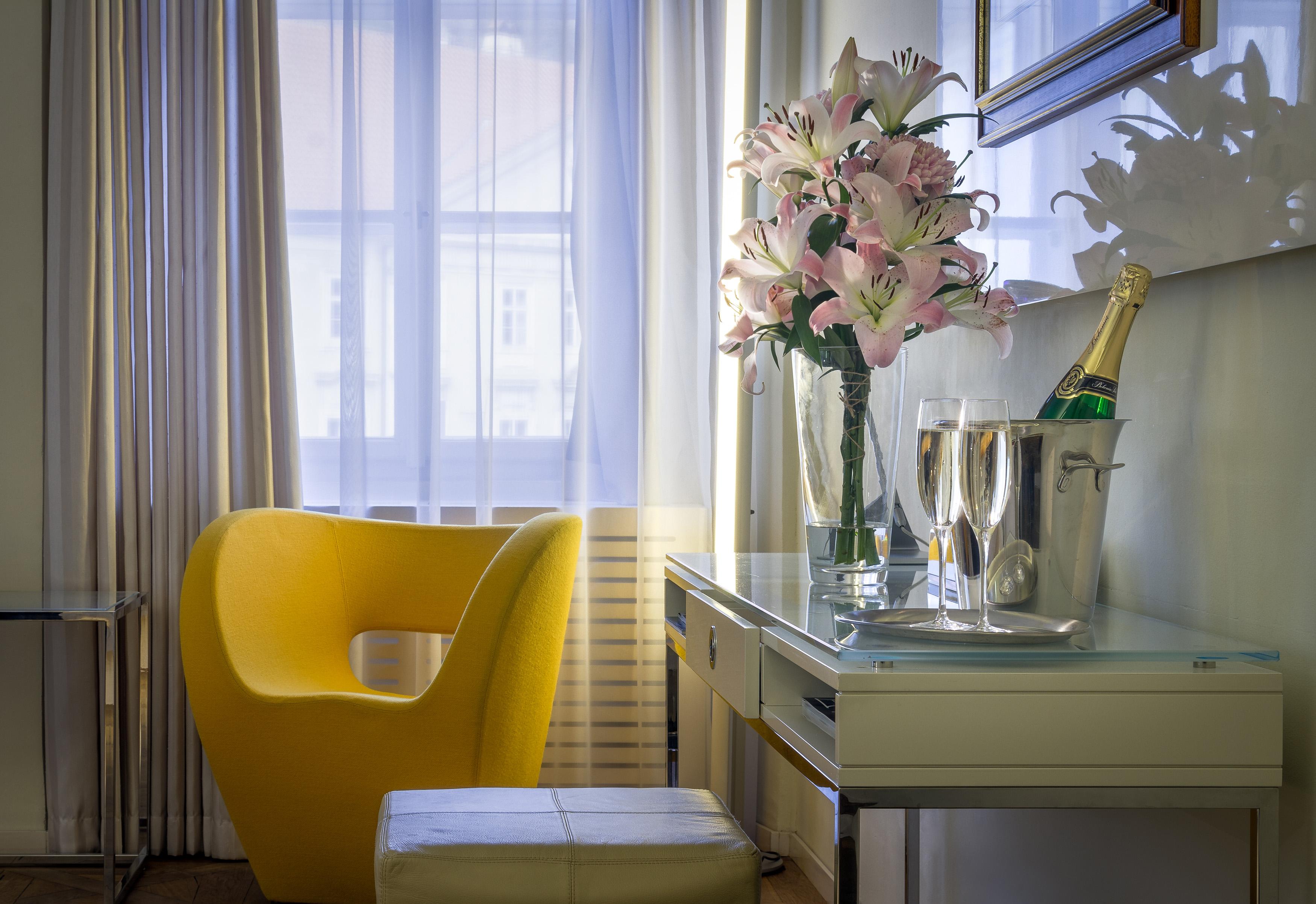 쓰리 스트록스 호텔 프라하 외부 사진 A room at the Mandarin Oriental