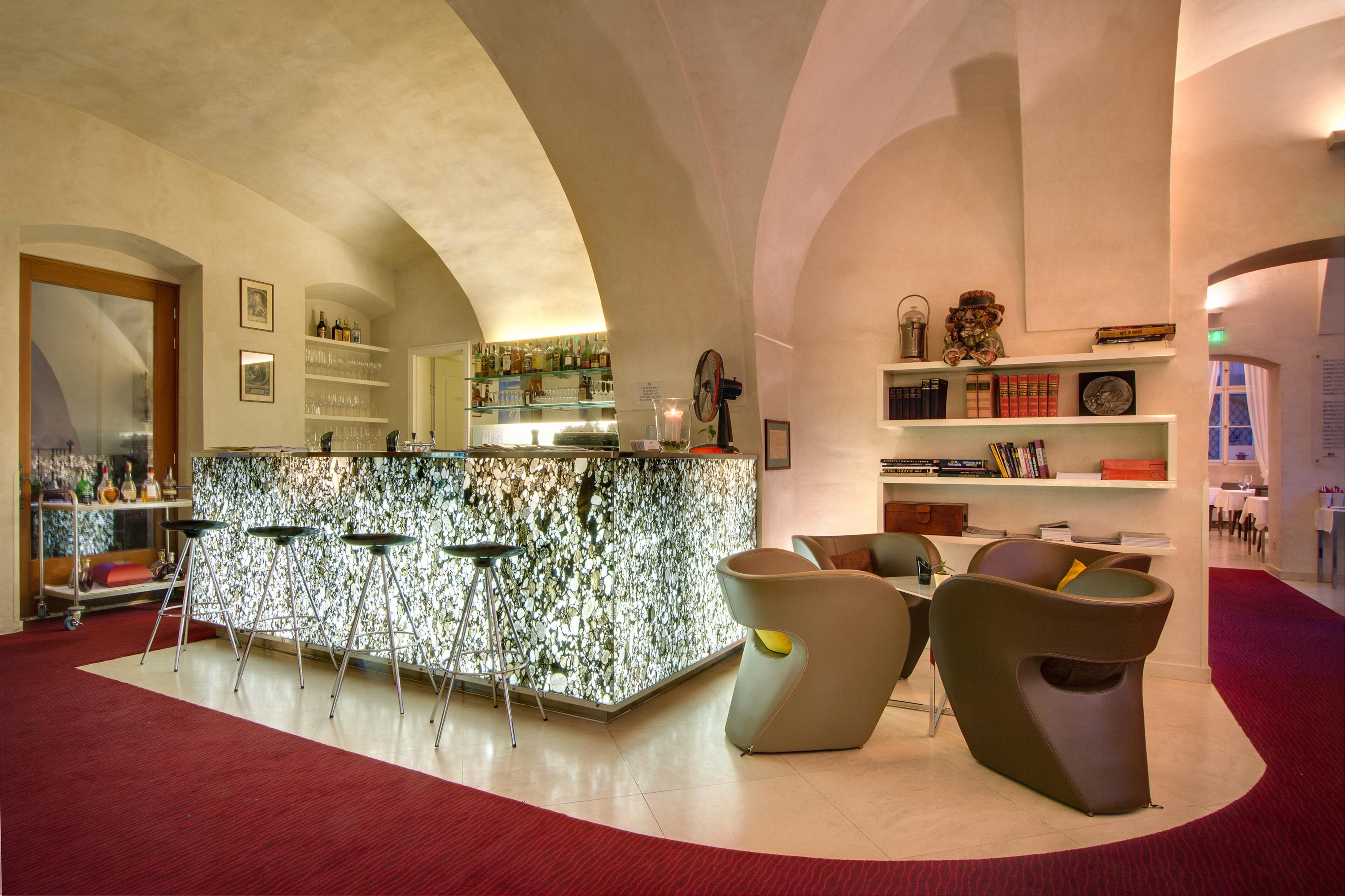 쓰리 스트록스 호텔 프라하 외부 사진 The bar at the Hotel du Vin, Cheltenham